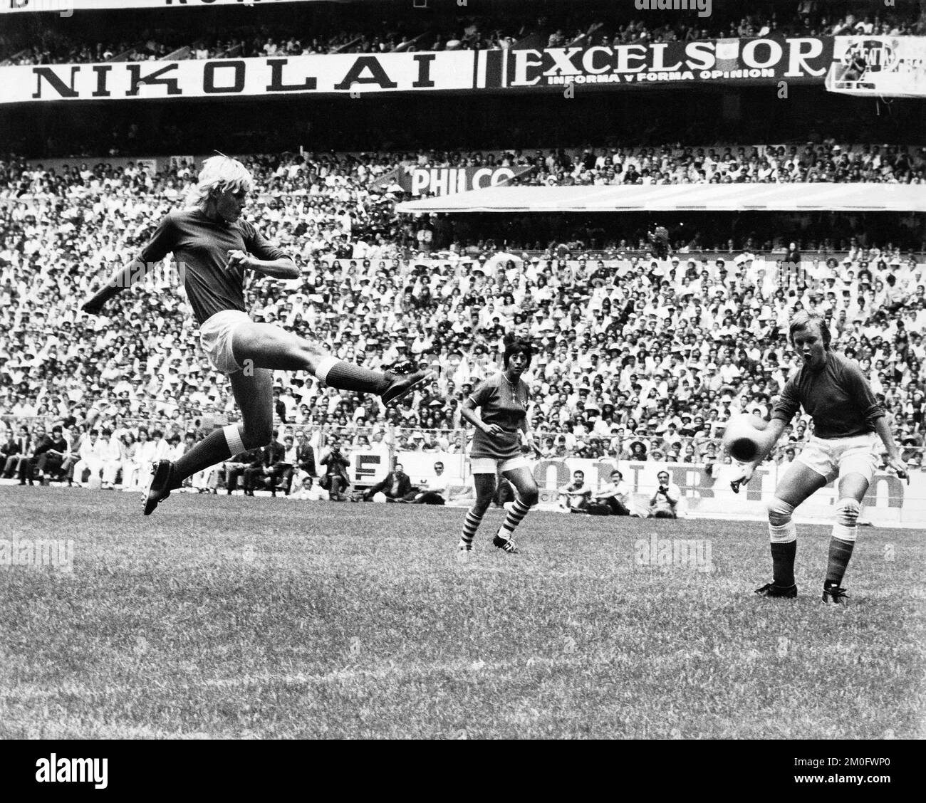 Denmark wins the World Cup final in football for women across Mexico.  Denmark's Lis Lene Nielsen tries Stock Photo - Alamy