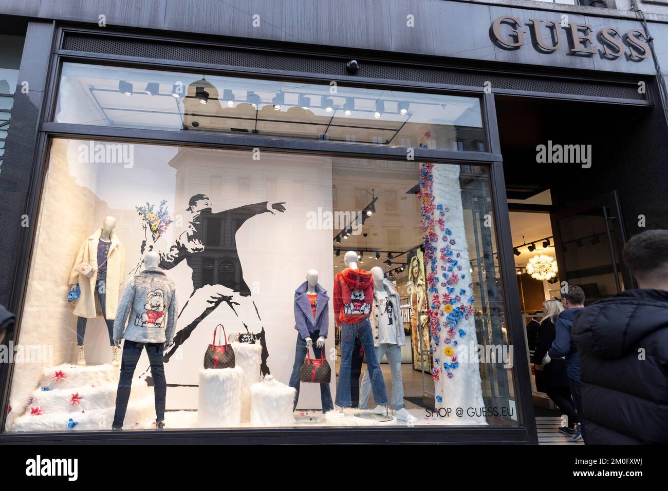 Guess store on Regent’s street is seen to have put Banksy art back up at the storefront. Banksy posted on Instagram yesterday accusing Guess of using Stock Photo