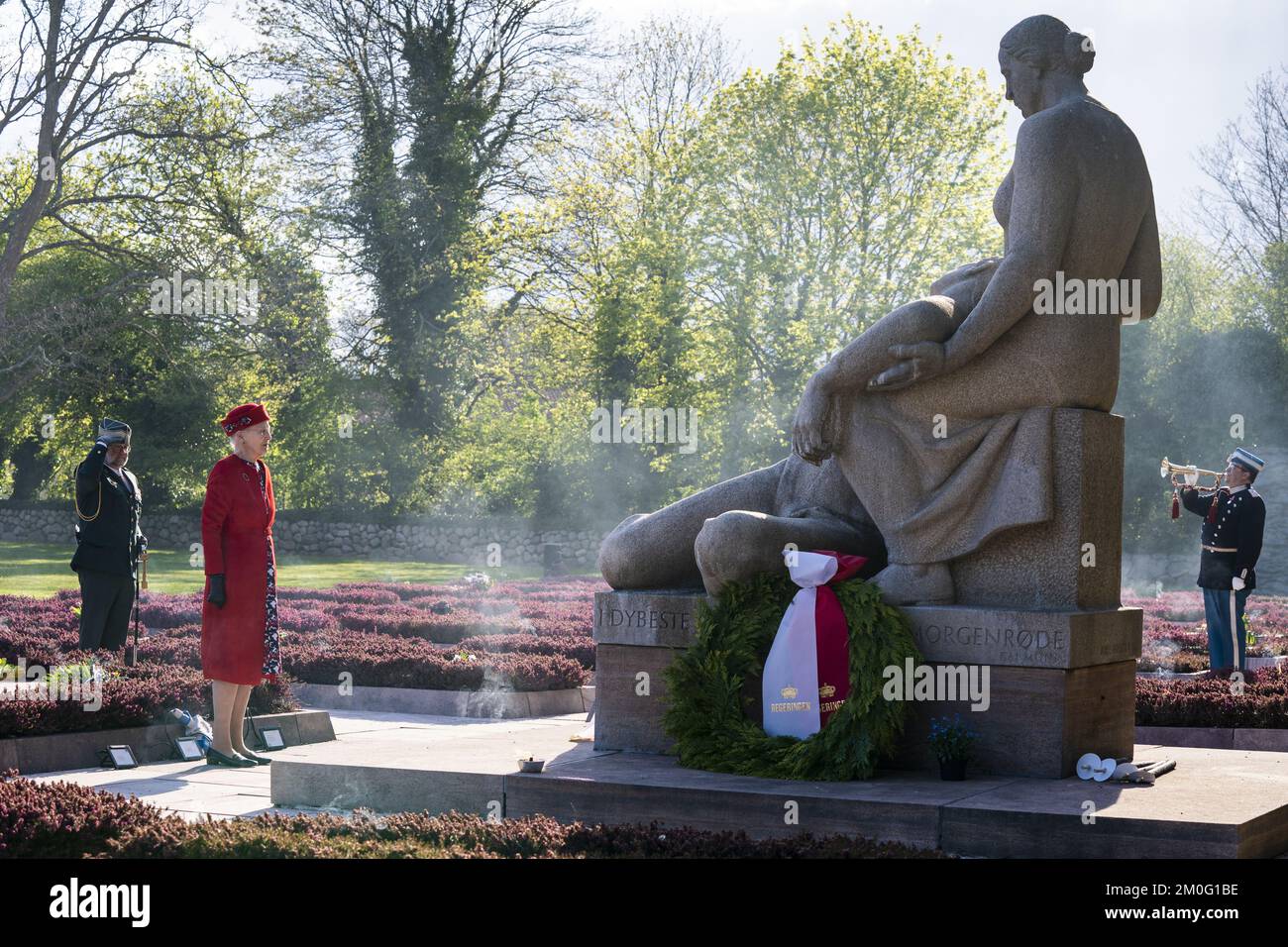 Queen Margrethe Lays Wreaths In Honor Of The Fallen Resisters Of WW2 ...