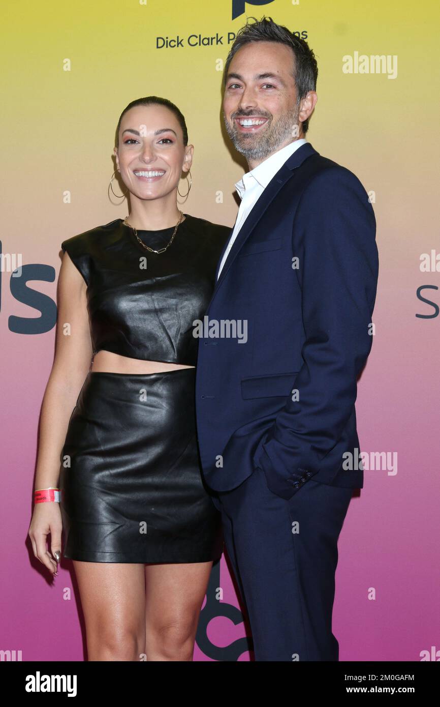 LOS ANGELES - DEC 4: Raquel Muno, Derek Muller at the 2022 Streamy ...