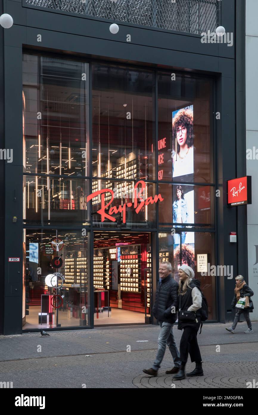 Ray-Ban store, store for glasses and sunglasses on shopping street Schildergasse, Cologne, Germany. Ray-Ban Store, Geschaeft fuer Brillen und Sonnenbr Stock Photo