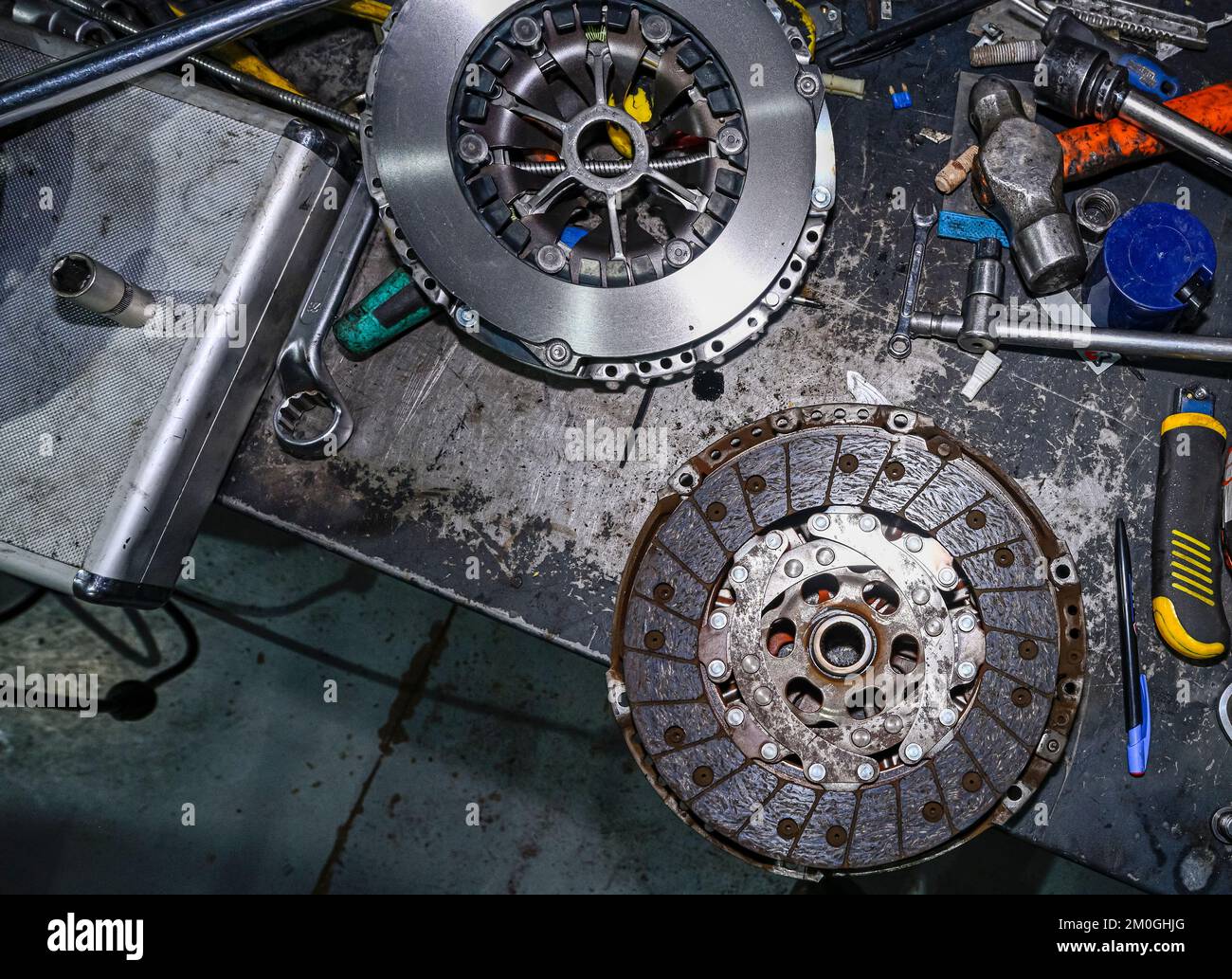 Replacing the clutch disc of a car gearbox at a service station Stock