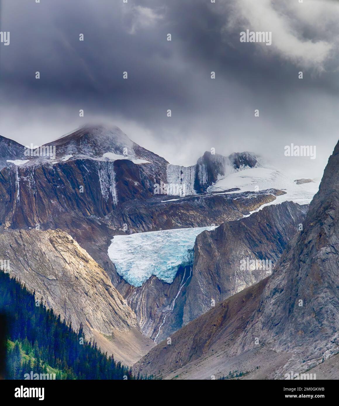 Maligne Lake Glacier Stock Photo Alamy