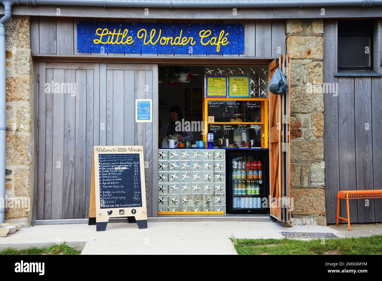 Small takeaway situated in the Cape Cornwall car park, Cornwall, UK - John Gollop Stock Photo