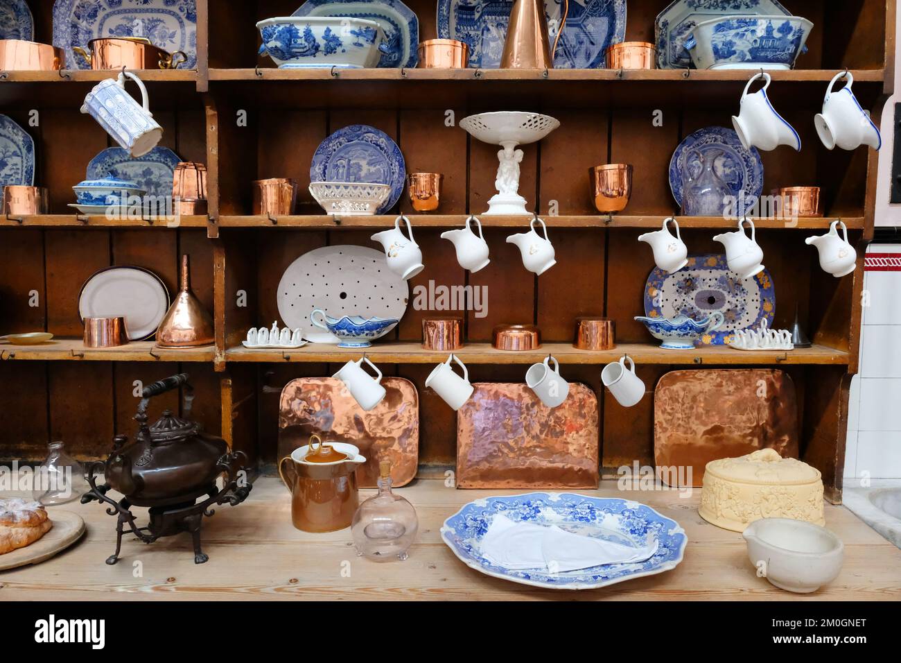 Welsh dresser hi-res stock photography and images - Alamy