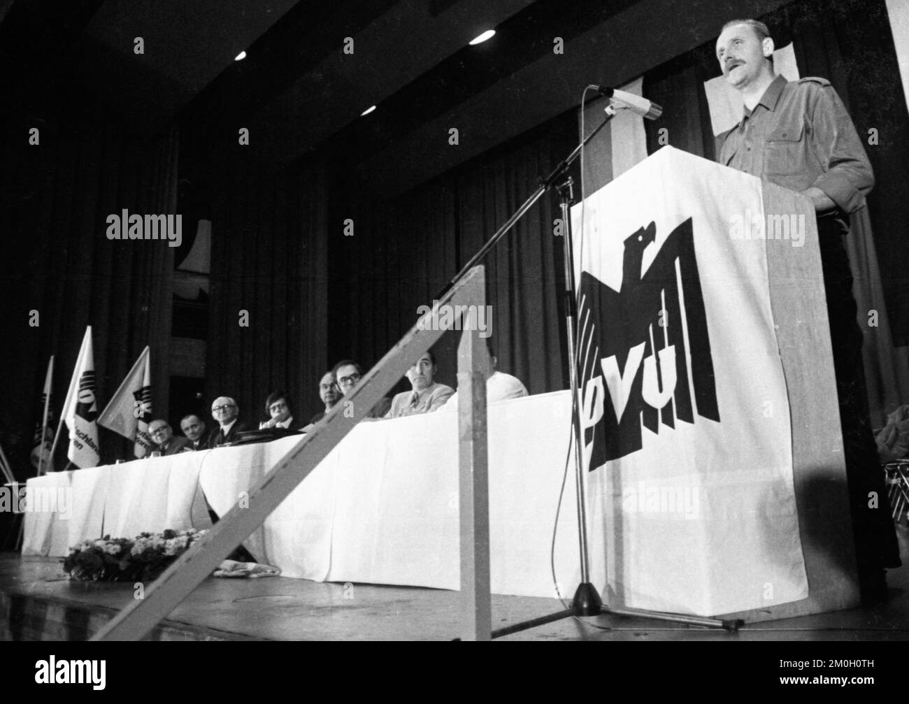 Members and supporters of the extreme right-wing German People's Union (DVU) under Gerhard Frey met for a hero's memorial service, accompanied by prot Stock Photo