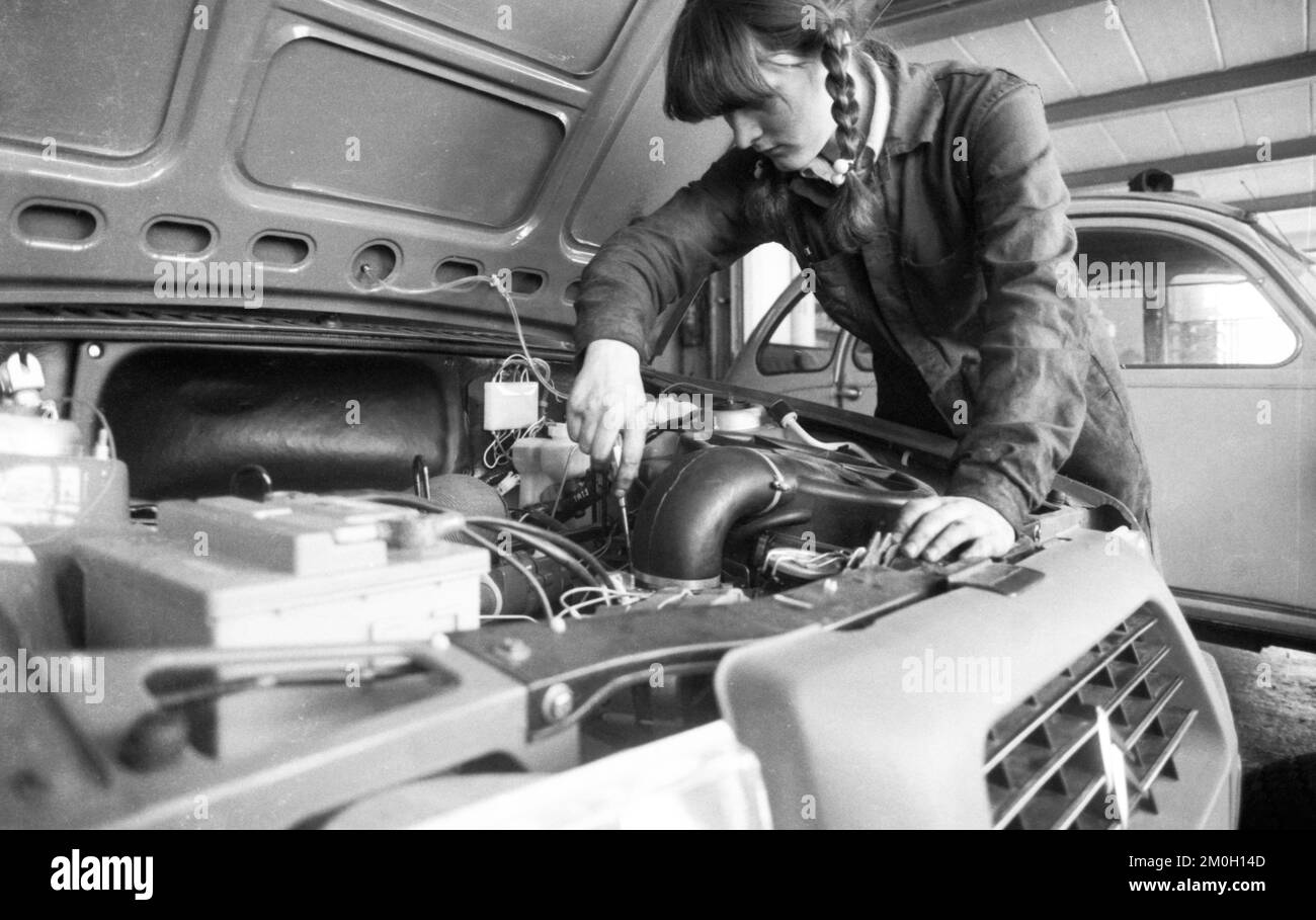 The training of apprentices (Azubis) at the Vocational Training Centre ...