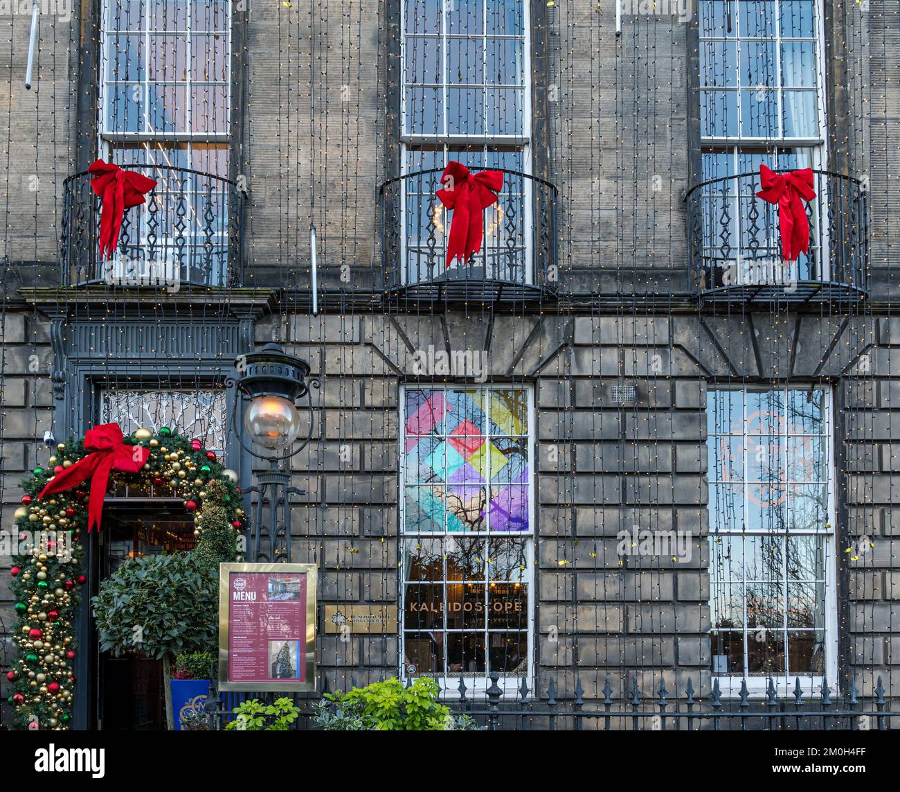Edinburgh New Town, Scotland, UK, 6rg December 2022. Christmas door