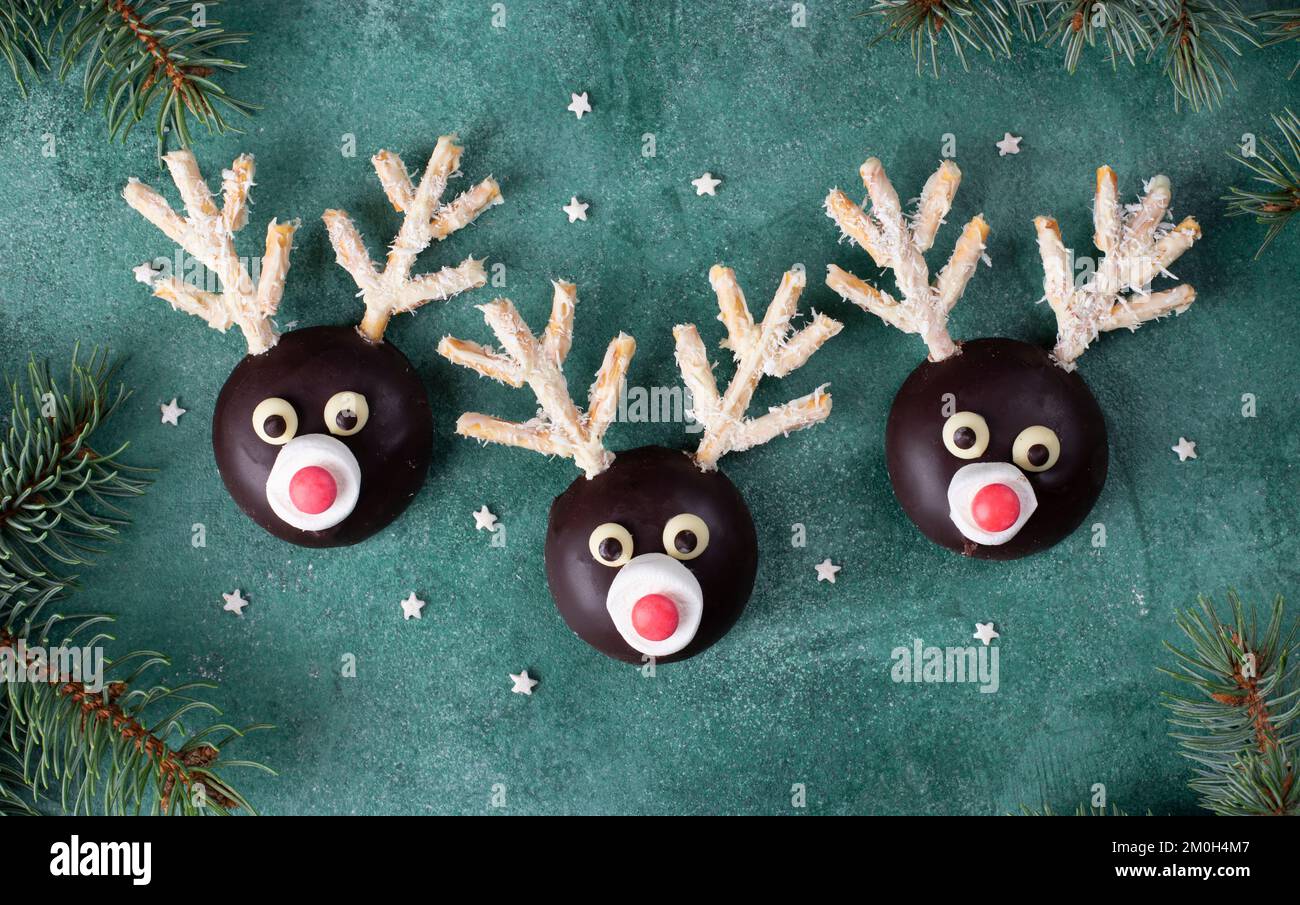 Marshmallow christmas treats diy