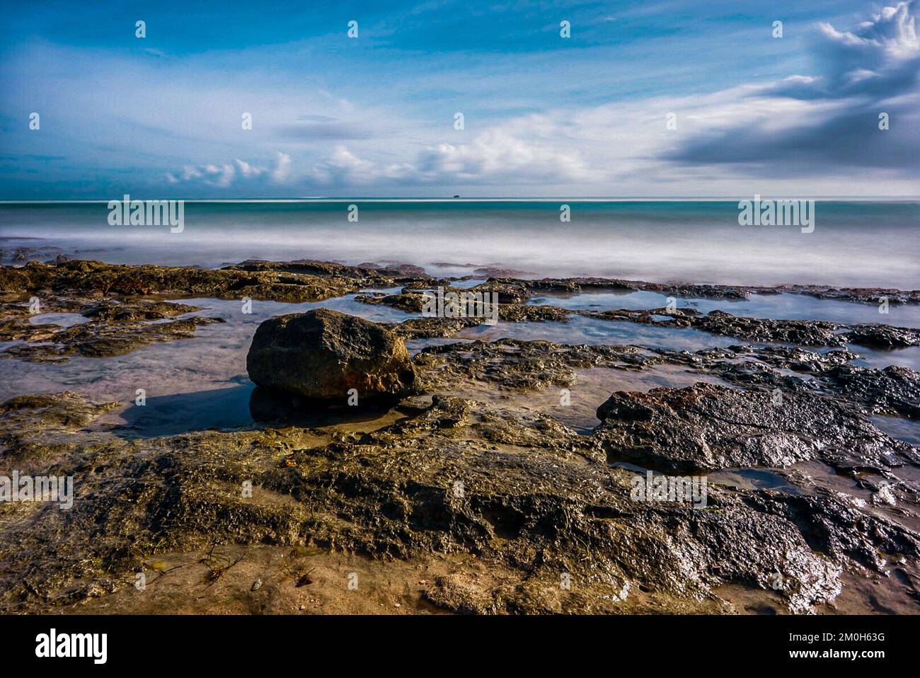 View rocks caribbean sea hi-res stock photography and images - Alamy