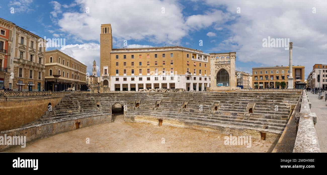 Italy, Apulia, Lecce, Anfiteatro Romano and the Palazzo del Seggio Stock Photo