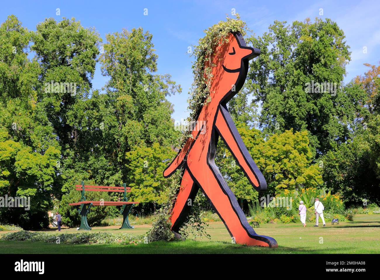 France, Loire Atlantique, Nantes, Jardin des Plantes, botanical garden classified as a Remarkable Garden, monumental work by Jean Jullien entitled Filili Viridi with the giant Bench by Claude Ponti in the background Stock Photo