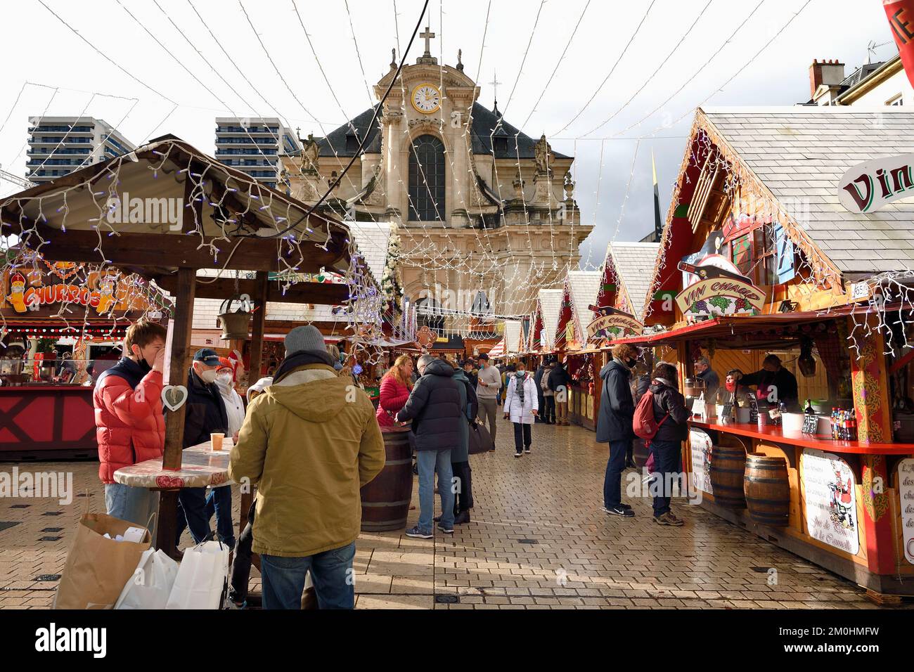 France, Meurthe-et-Moselle, Nancy, Saint-Nicolas and Christmas market on Place Charles-III, stalls selling mulled wine and food Stock Photo
