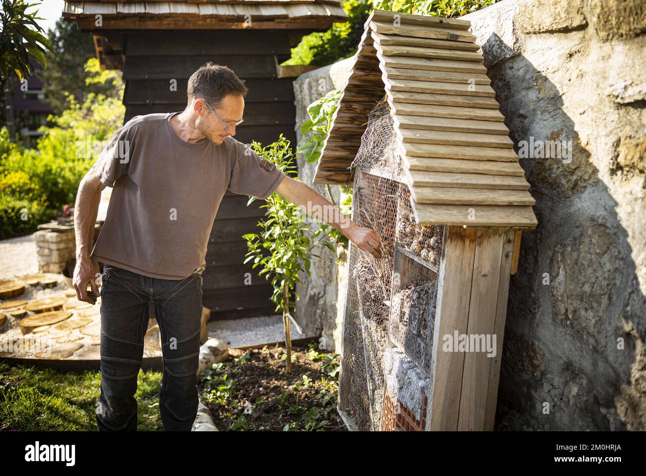 France, Haute Savoie, Annecy le Vieux, Le Clos des Sens gastronomic restaurant, chef Laurent Petit, with Lionel Perron, gardner Stock Photo
