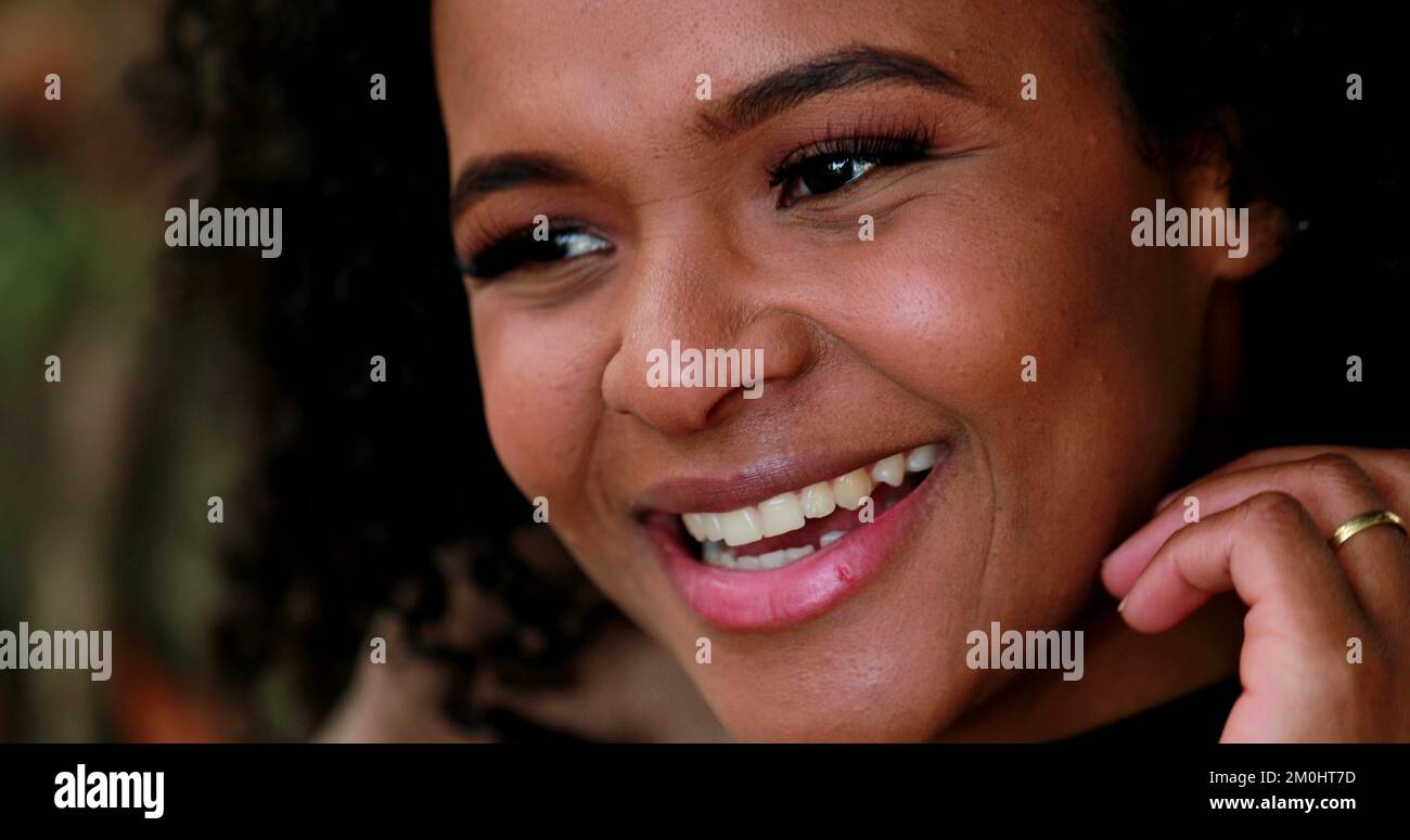 Happy black girl laughing and smiling spontaneously Stock Photo - Alamy