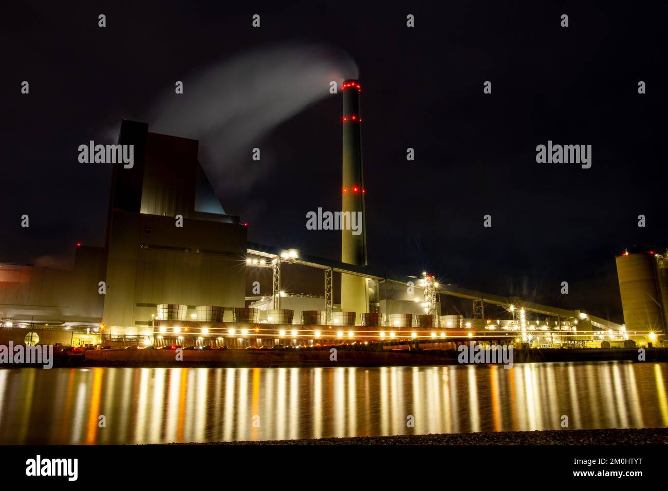Night view of the Grosskraftwerk (GKM) in Mannheim. The Grosskraftwerk Mannheim is one of the largest hard-coal-fired power plants in Europe (Mannheim Stock Photo