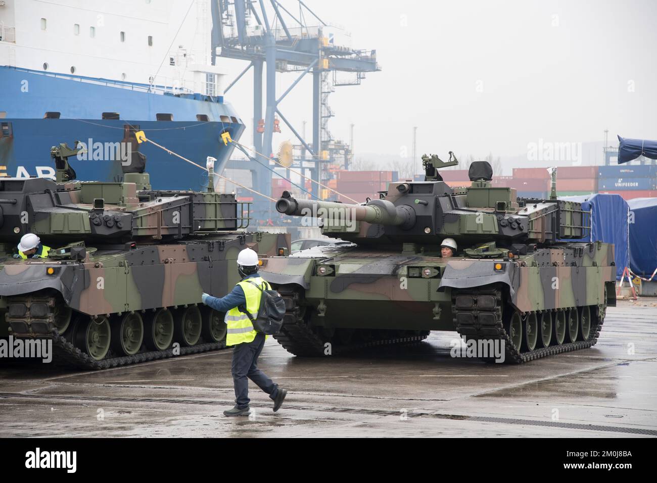 Gdynia, Poland. 6th December 2022. Arrival of the first South Korea`s K2  tanks for the Polish Armed Forces © Wojciech Strozyk / Alamy Live News  Stock Photo - Alamy