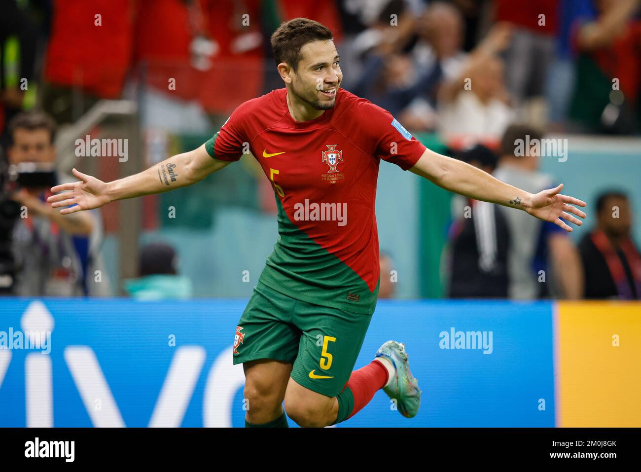 Lusail, Catar. 06th Dec, 2022. RAPHAEL GUERREIRO of Portugal celebrates his goal during a match between Portugal vs Su? a, valid for the Round of 16 of the World Cup, held at the Lusail National Stadium in Lusail, Qatar. Credit: Rodolfo Buhrer/La Imagem/FotoArena/Alamy Live News Stock Photo