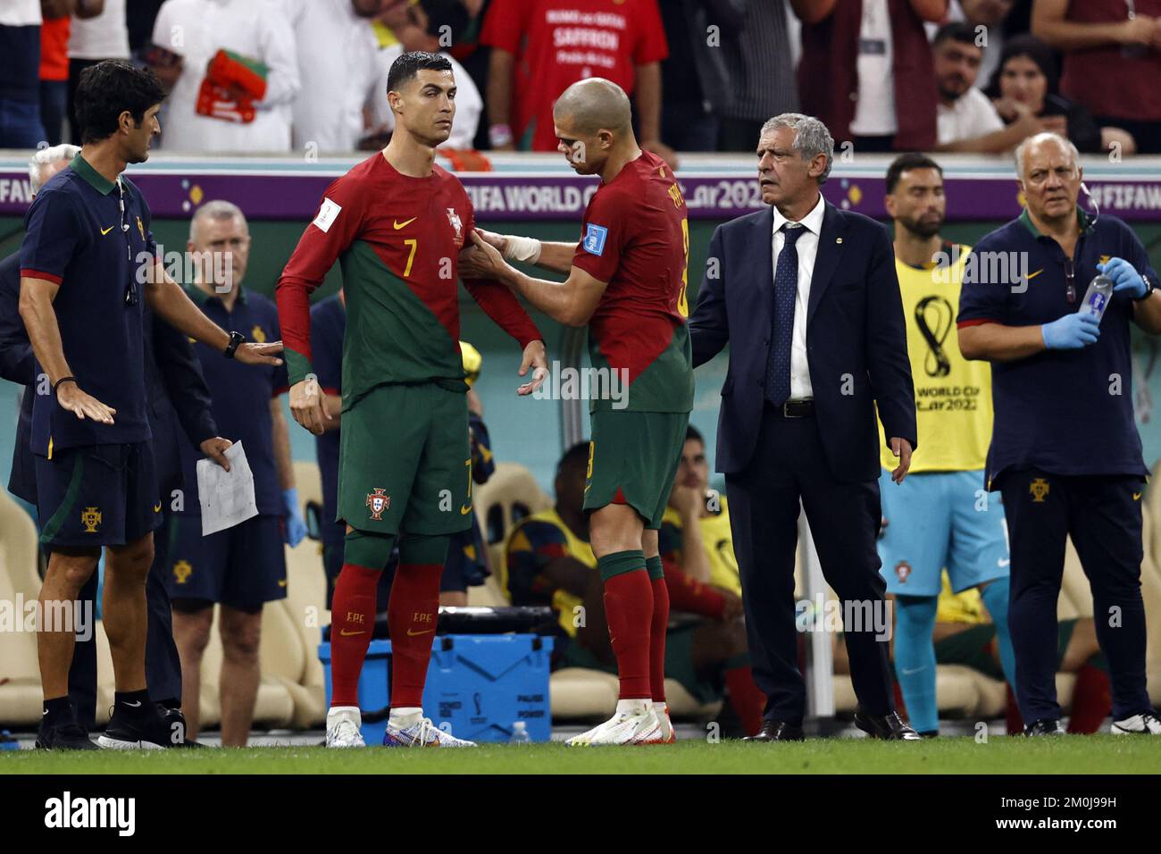 AL DAAYEN - (l-r) Cristiano Ronaldo of Portugal, Pepe of Portugal, coach Fernando Santos of Portugal during the FIFA World Cup Qatar 2022 round of 16 match between Portugal and Switzerland at Lusail Stadium on December 6, 2022 in Al Daayen, Qatar. AP | Dutch Height | MAURICE OF STONE Stock Photo