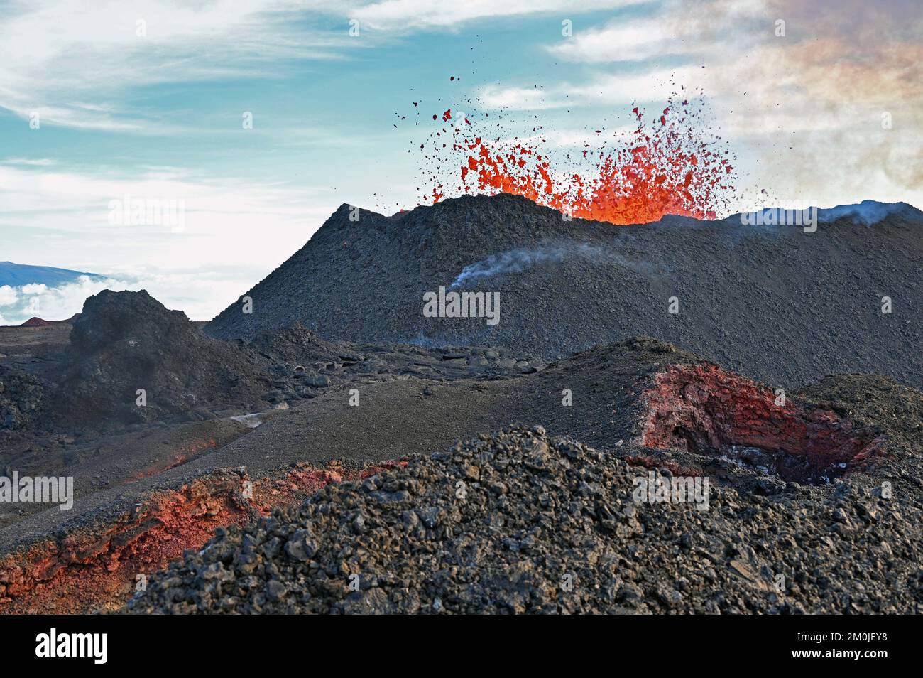 Mauna Loa, Hawaii, USA. 4th Dec, 2022. Mauna Loa's Northeast Rift Zone ...