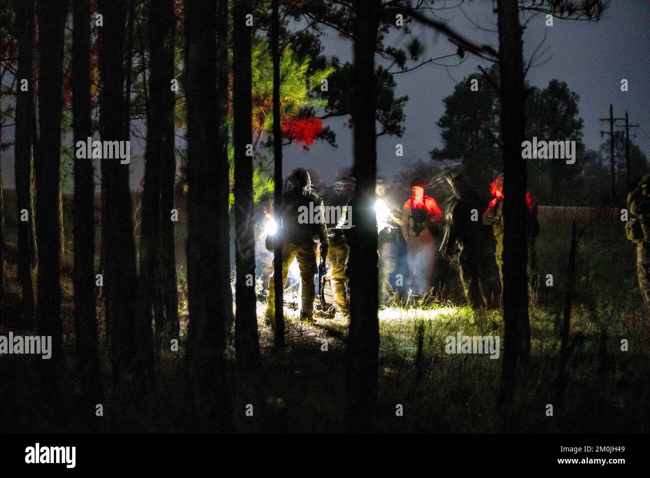 Fort Polk, Louisiana, USA. 6th Nov, 2022. Paratroopers assigned to the