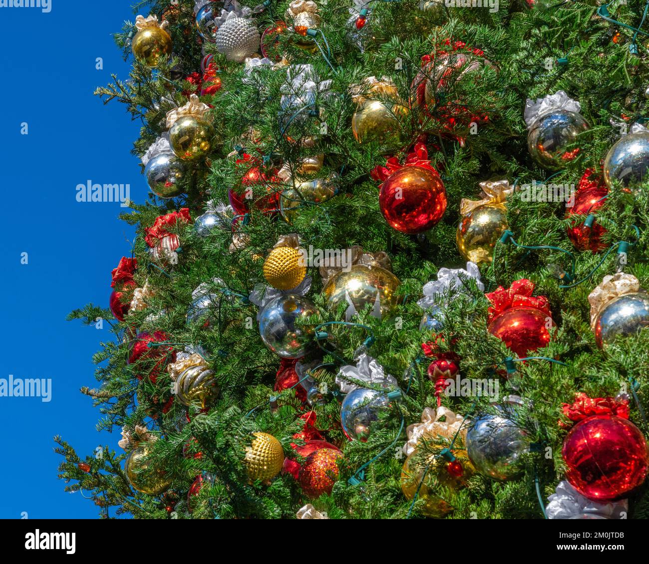 Decorated christmas tree hi-res stock photography and images - Alamy