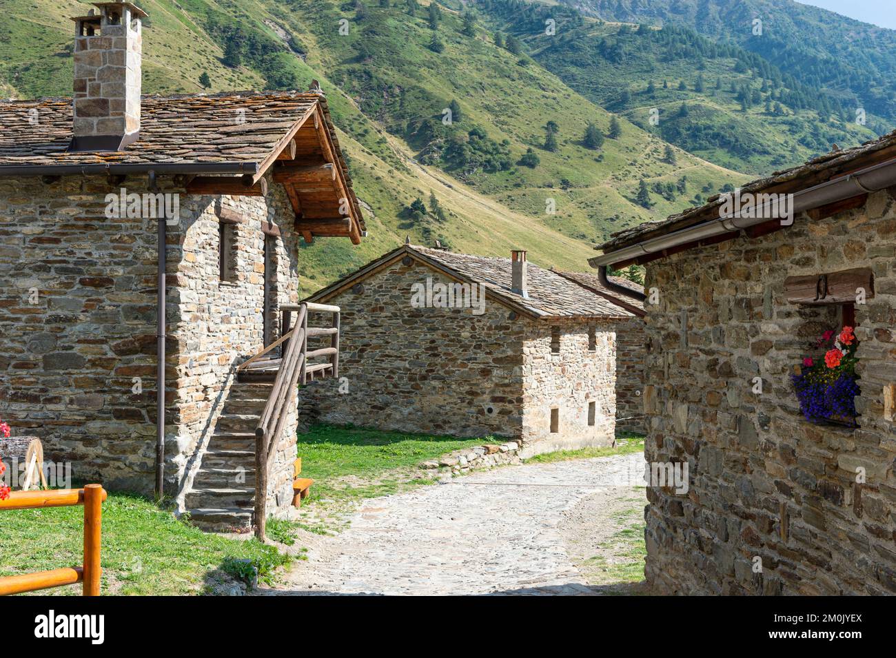 Case in legno hi-res stock photography and images - Alamy