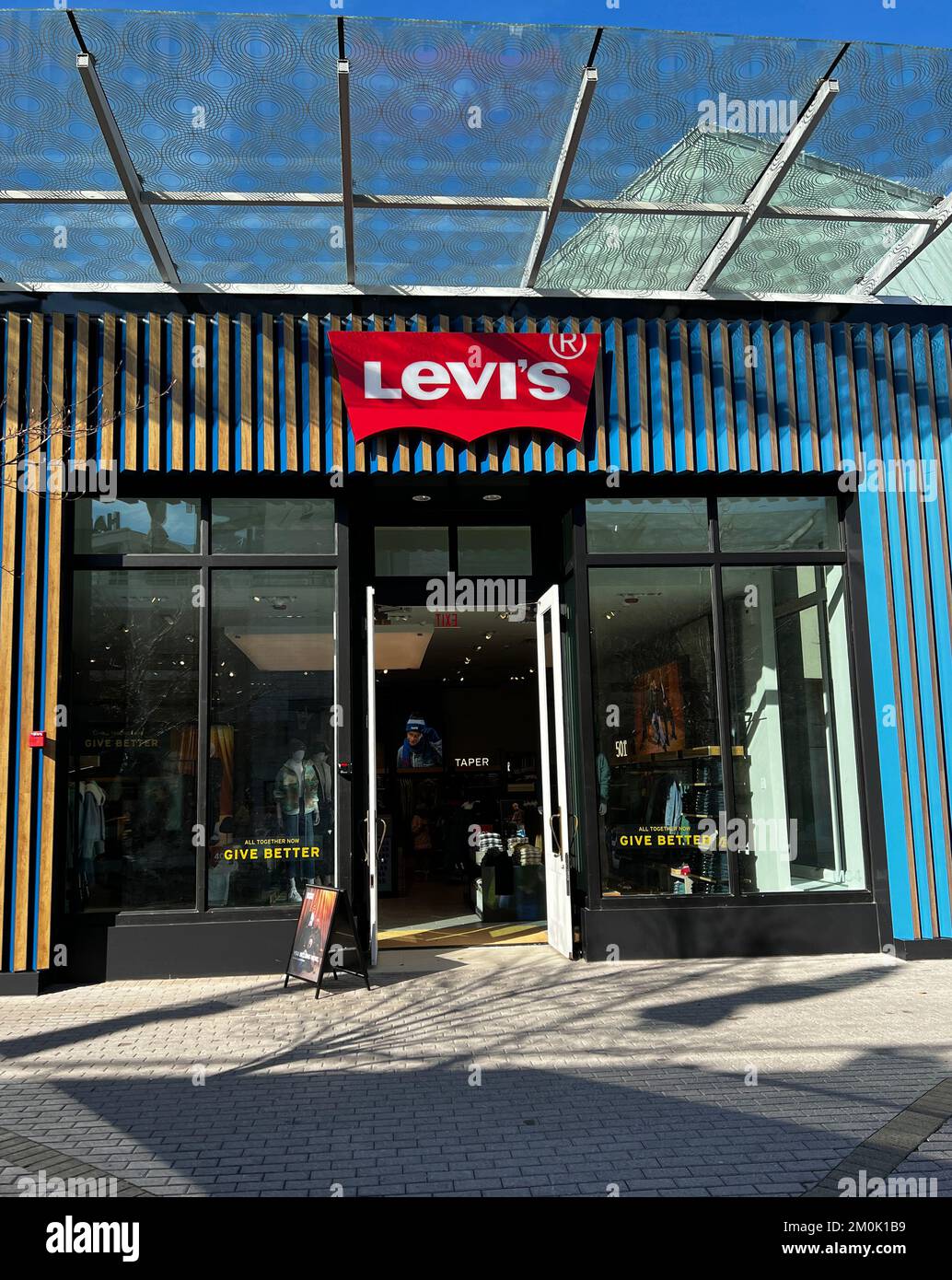 Levis shop hi-res stock photography and images - Page 2 - Alamy