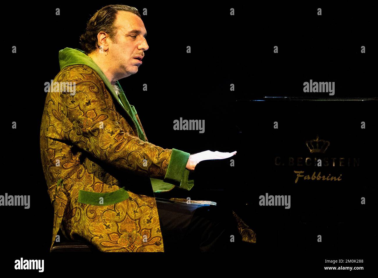 Milan, Italy. 06th Dec, 2022. Canadian musician, songwriter, and producer Chilly Gonzales performs in concert at Teatro Lirico Giorgio Gaber. Credit: SOPA Images Limited/Alamy Live News Stock Photo