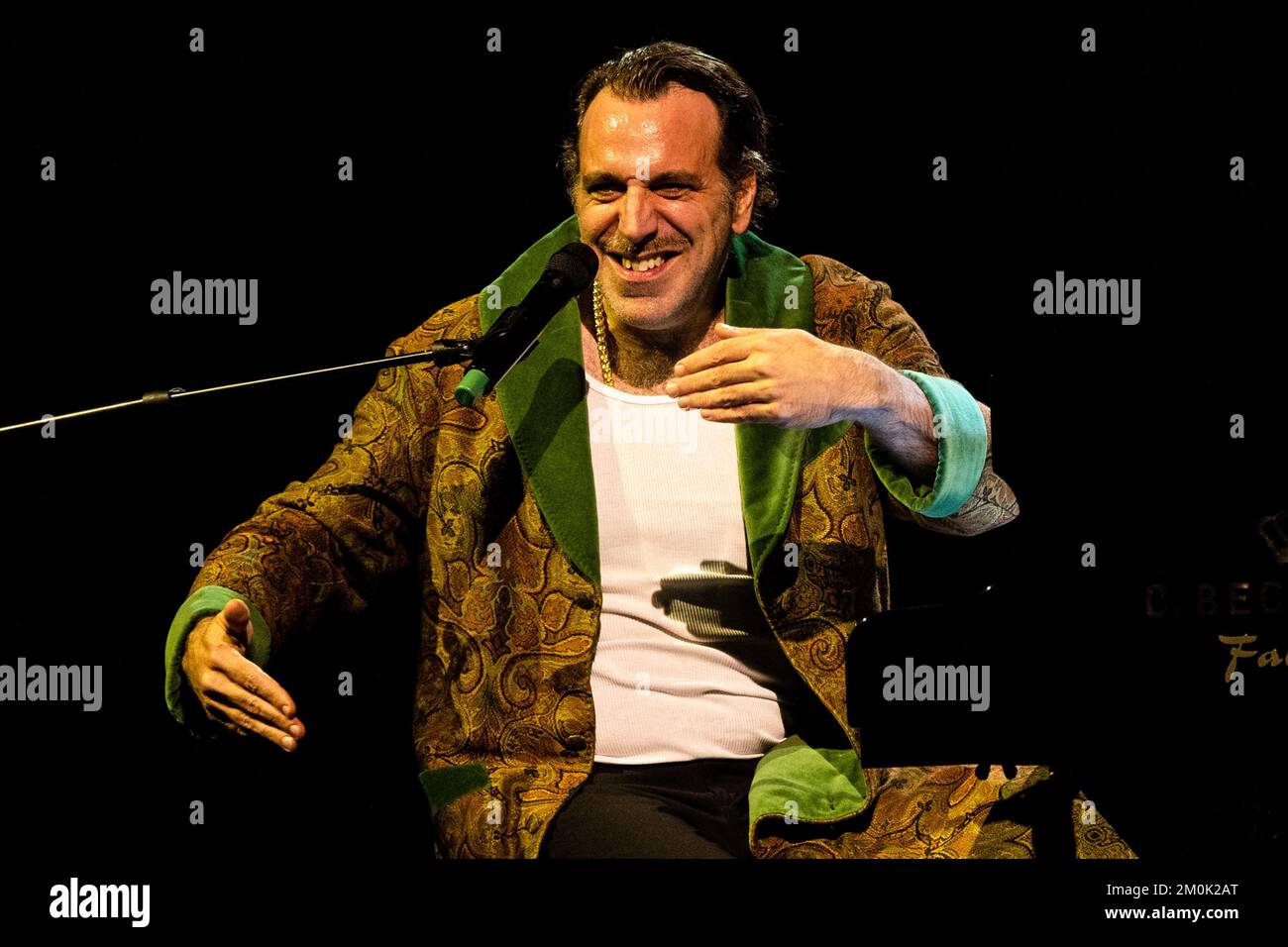 Milan, Italy. 06th Dec, 2022. Canadian musician, songwriter, and producer Chilly Gonzales performs in concert at Teatro Lirico Giorgio Gaber. (Photo by Mairo Cinquetti/SOPA Images/Sipa USA) Credit: Sipa USA/Alamy Live News Stock Photo