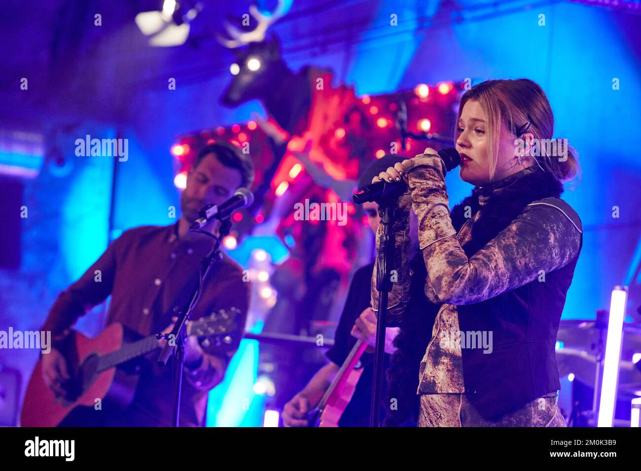 Hamburg, Germany. 06th Dec, 2022. Faye Montana performs during the X-Mas Special of the initiative 'All Hands On Deck', a live fundraising concert of artists from different genres of the German music scene, on stage at the restaurant 'Bullerei'. Credit: Georg Wendt/dpa/Alamy Live News Stock Photo