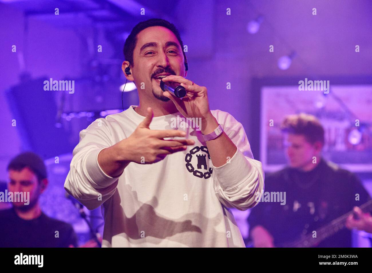 Hamburg, Germany. 06th Dec, 2022. Eko Fresh, rapper, is on stage at the restaurant 'Bullerei' during the X-Mas Special of the initiative 'All Hands On Deck, a live fundraising concert of artists from different genres of the German music landscape. Credit: Georg Wendt/dpa/Alamy Live News Stock Photo