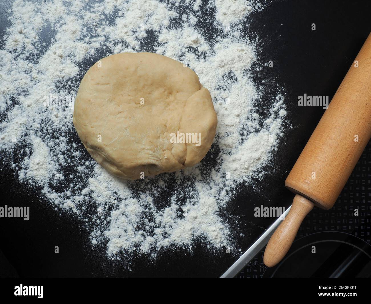 Fresh yeast dough with flour on a kitchen countertop Stock Photo - Alamy