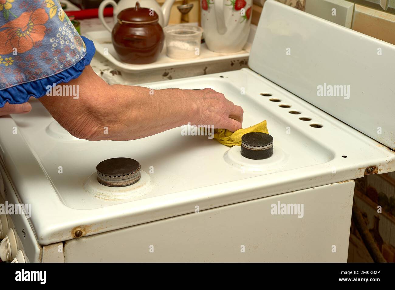 wet cleaning of the gas stove Stock Photo Alamy