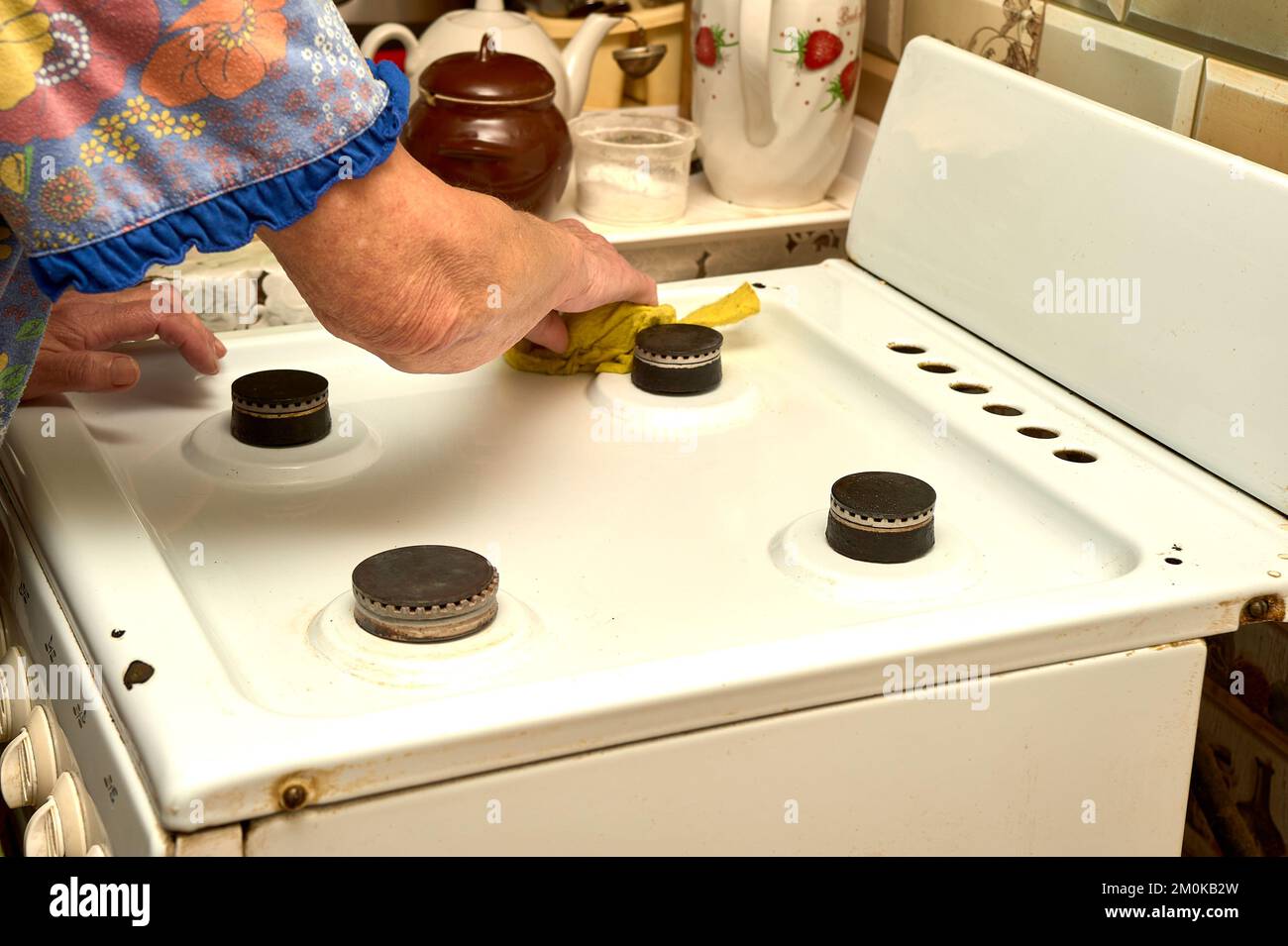 wet cleaning of the gas stove Stock Photo Alamy