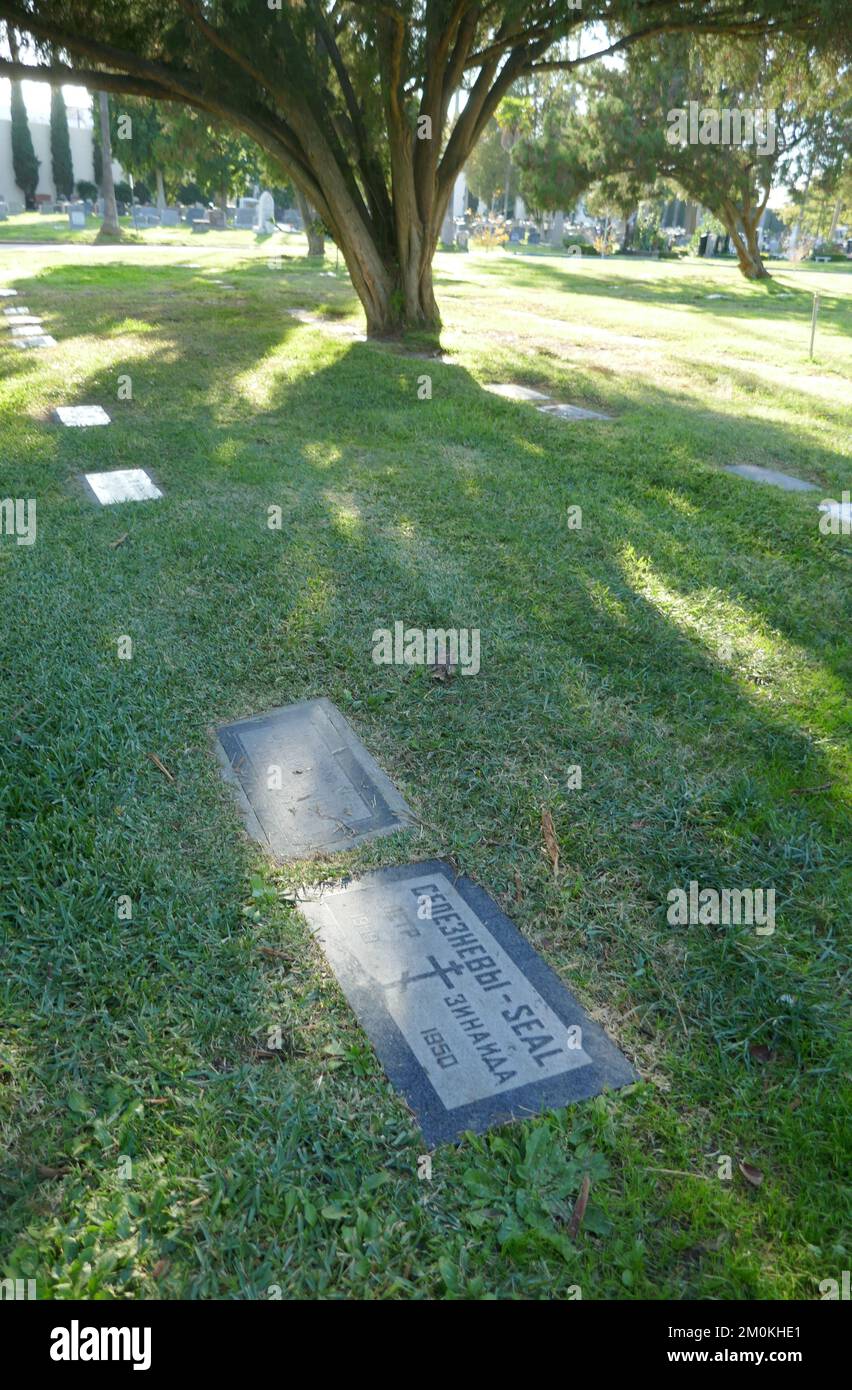 Los Angeles, California, USA 3rd December 2022 Actor Peter Seal's Grave