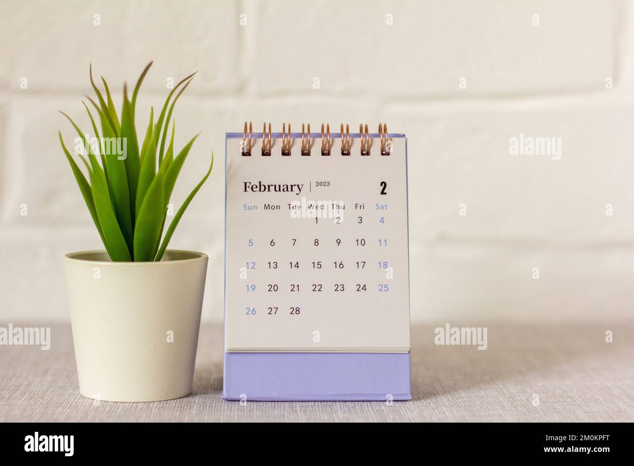 Hãy cùng khám phá lịch desktop cho tháng 2 năm 2024 đầy tràn năng lượng và sắc màu! Với thiết kế độc đáo, mỗi ngày của bạn sẽ được đón nhận và khởi đầu một cách tươi mới. Hãy bấm vào ảnh để tải xuống lịch ngay hôm nay!