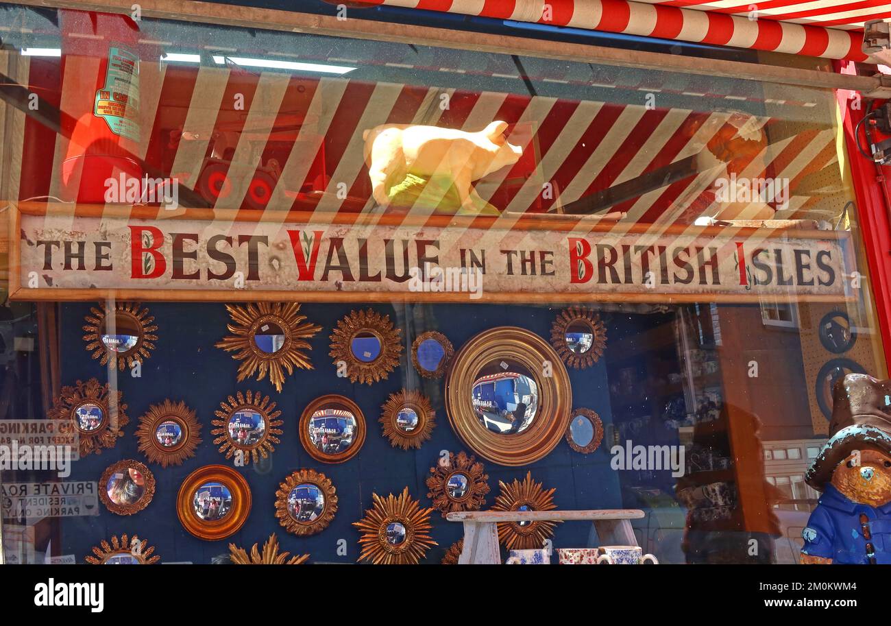 Best value in the British Isles sign, Alices junk shop & antiques, 86 Portobello Rd, Notting Hill, RBKC,London, England, UK, W11 2QD Stock Photo