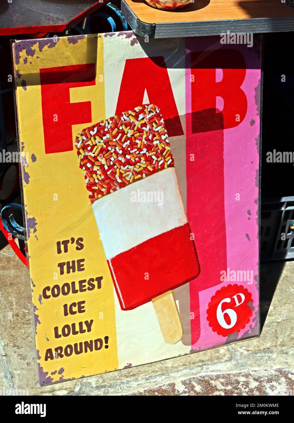 Lyons Fab ice lolly enamel 1960s advert, Its The Coolest lolly Around Stock Photo
