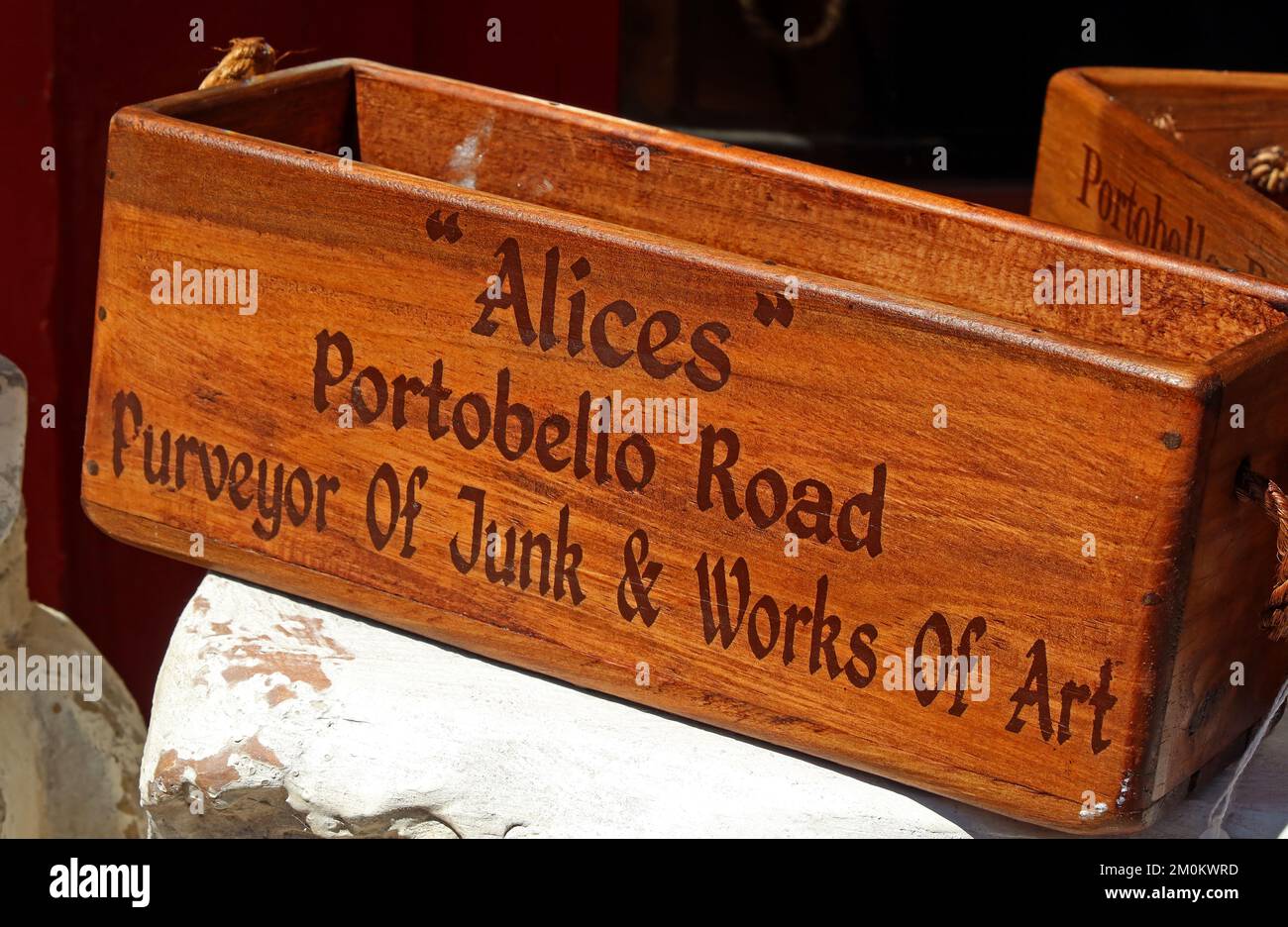 Alices, Portobello Road, Purveyor Of Junk & Works of Art, 86 Portobello Rd, London W11 2QD Stock Photo