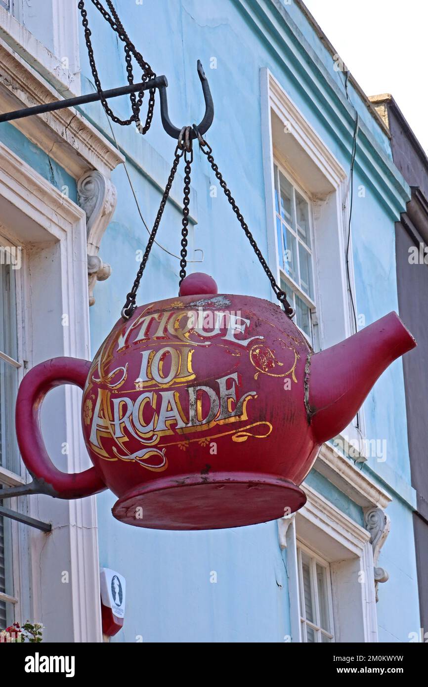 Teapot, from Antique 101 Arcade, 101-103 Portobello Road, Notting Hill, RBKC, London, England, UK, W11 2QB Stock Photo