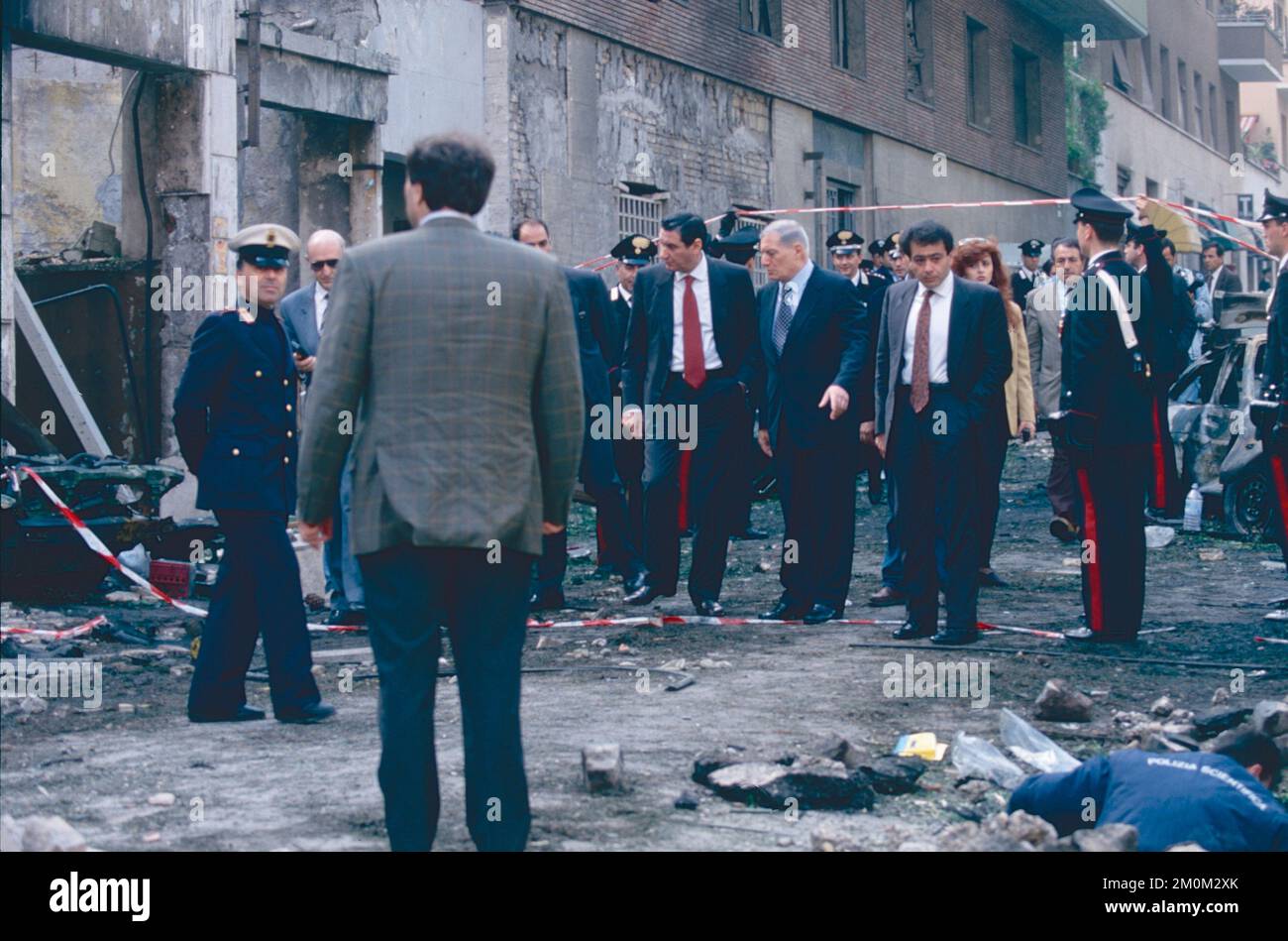 Italian Interior Minister Nicola Mancino (left) and Police Chief Vincenzo Parisi at the site of the mafia-terrorist bombing attack in Via Ruggero Fauro, Rome, Italy 1992 Stock Photo
