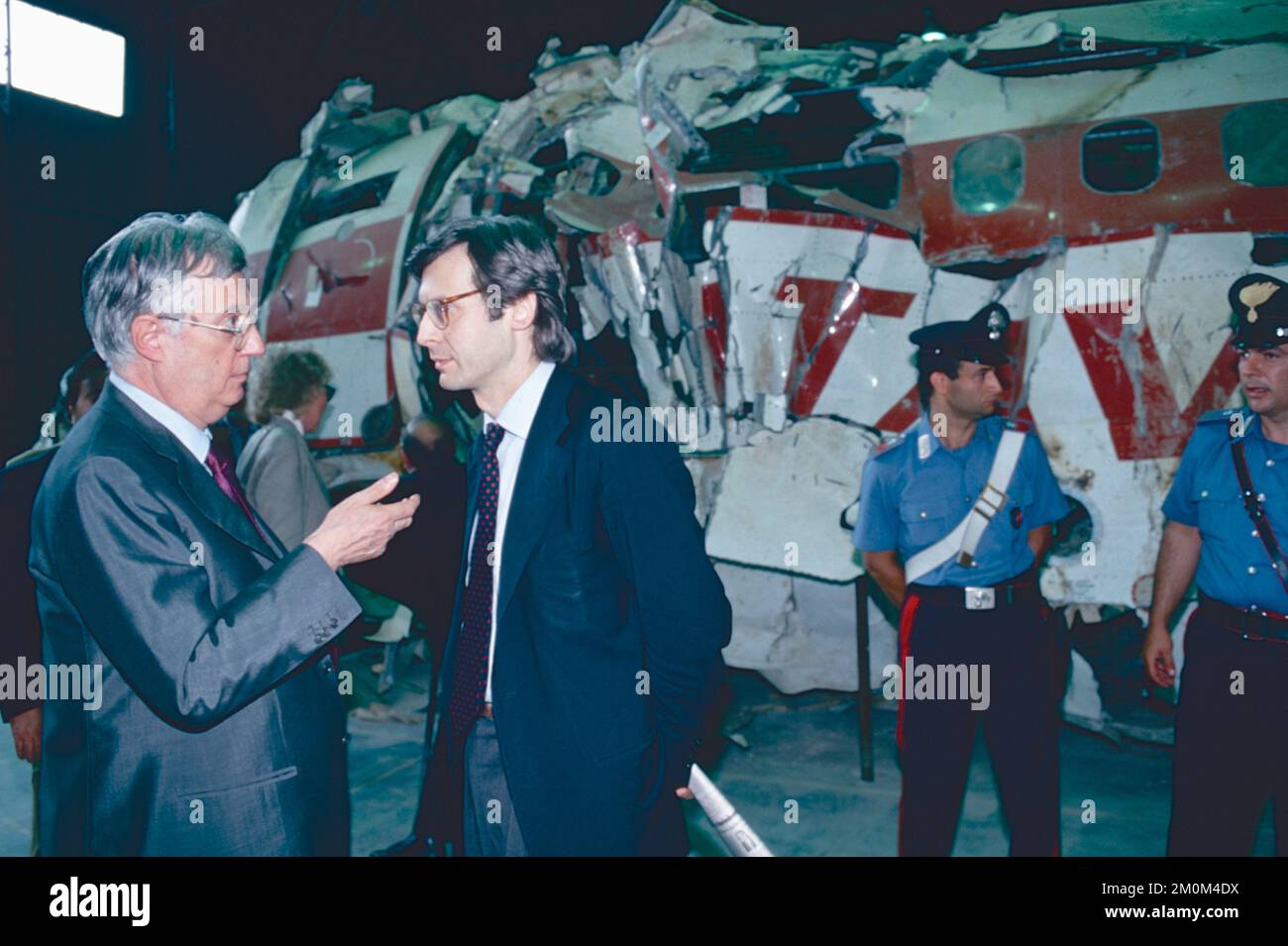 Italian politicians Libero Gualtieri (left) and Vittorio Sgarbi in the