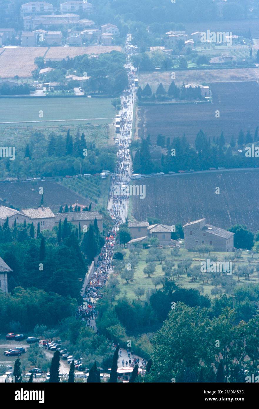 View from above of Marcia per la Pace March for Peace, Perugia-Assisi, Italy 1993 Stock Photo