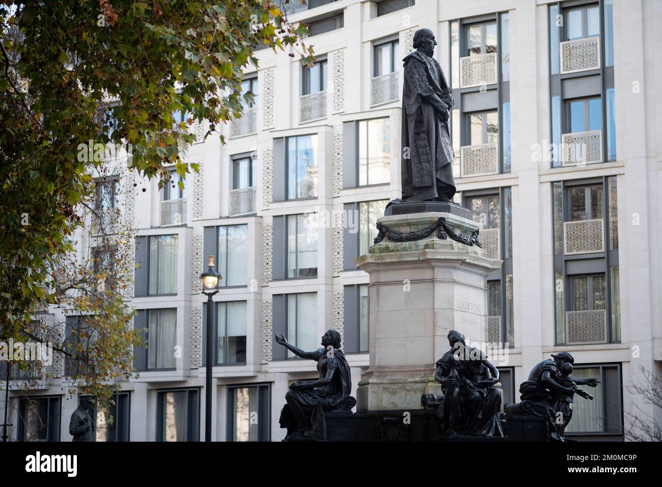 Gladstone memorial in bronze on the Strand in central London by Hamo Thorneycroft Stock Photo