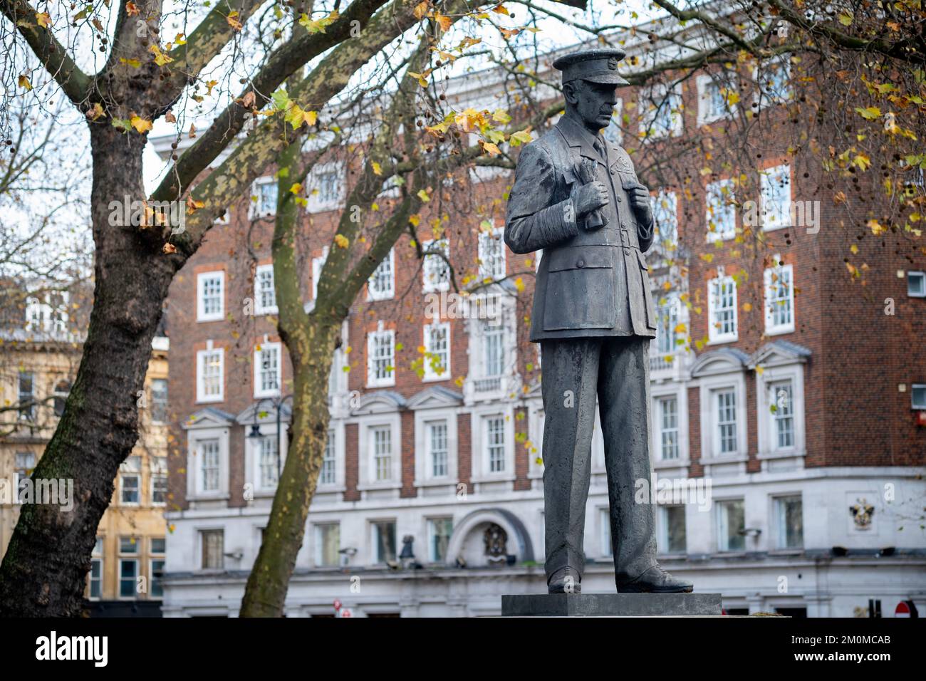 Statue of Air Chief Marshal Hugh Dowding outside St Clement Danes church in London. Fighter Command chief in WW2 Stock Photo