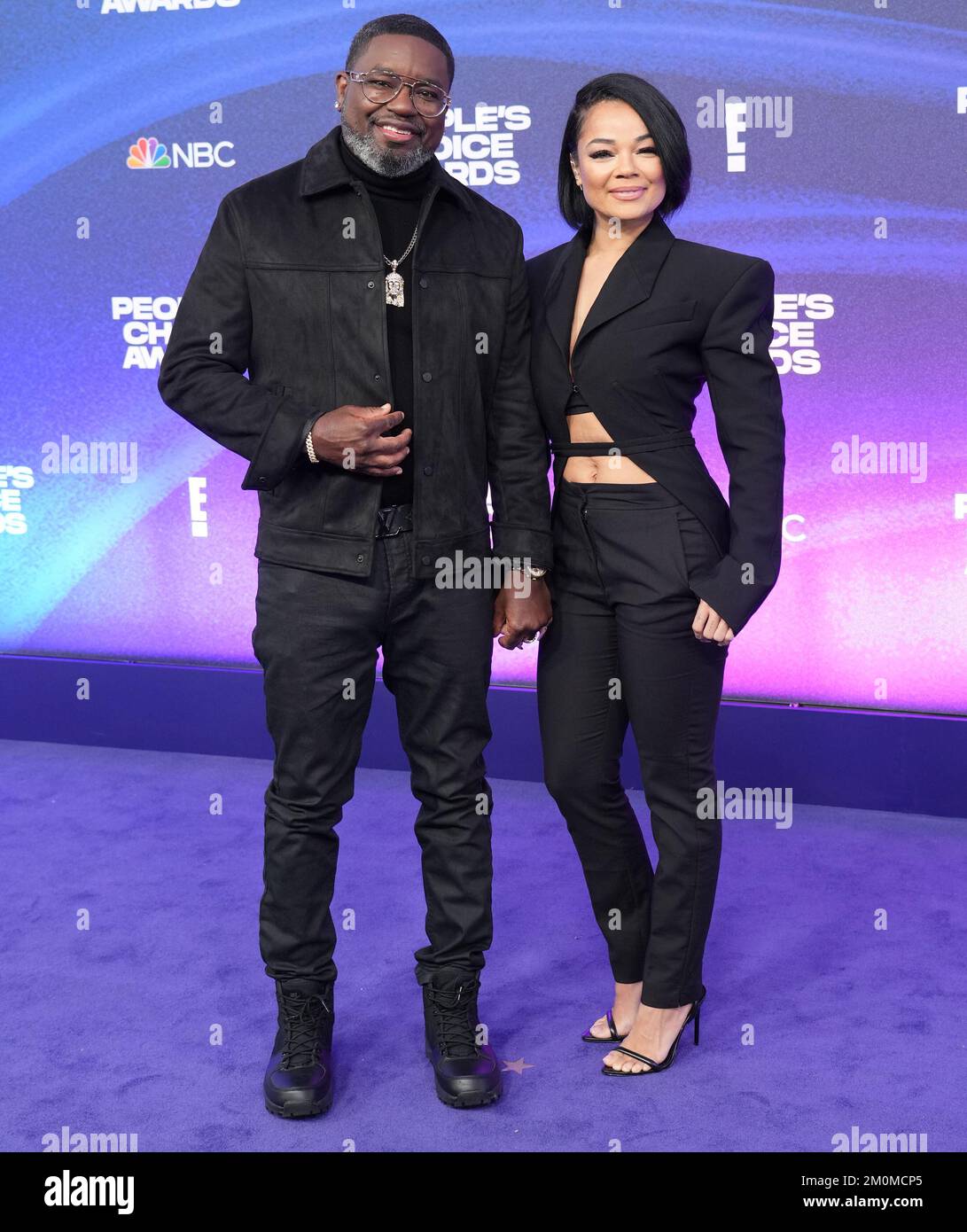 (L-R) Lil Rel Howery and Dannella Lane arrives at the 2022 People's Choice Awards held at the Barker Hangar in Santa Monica, CA on Tuesday, ?December 6, 2022. (Photo By Sthanlee B. Mirador/Sipa USA) Stock Photo