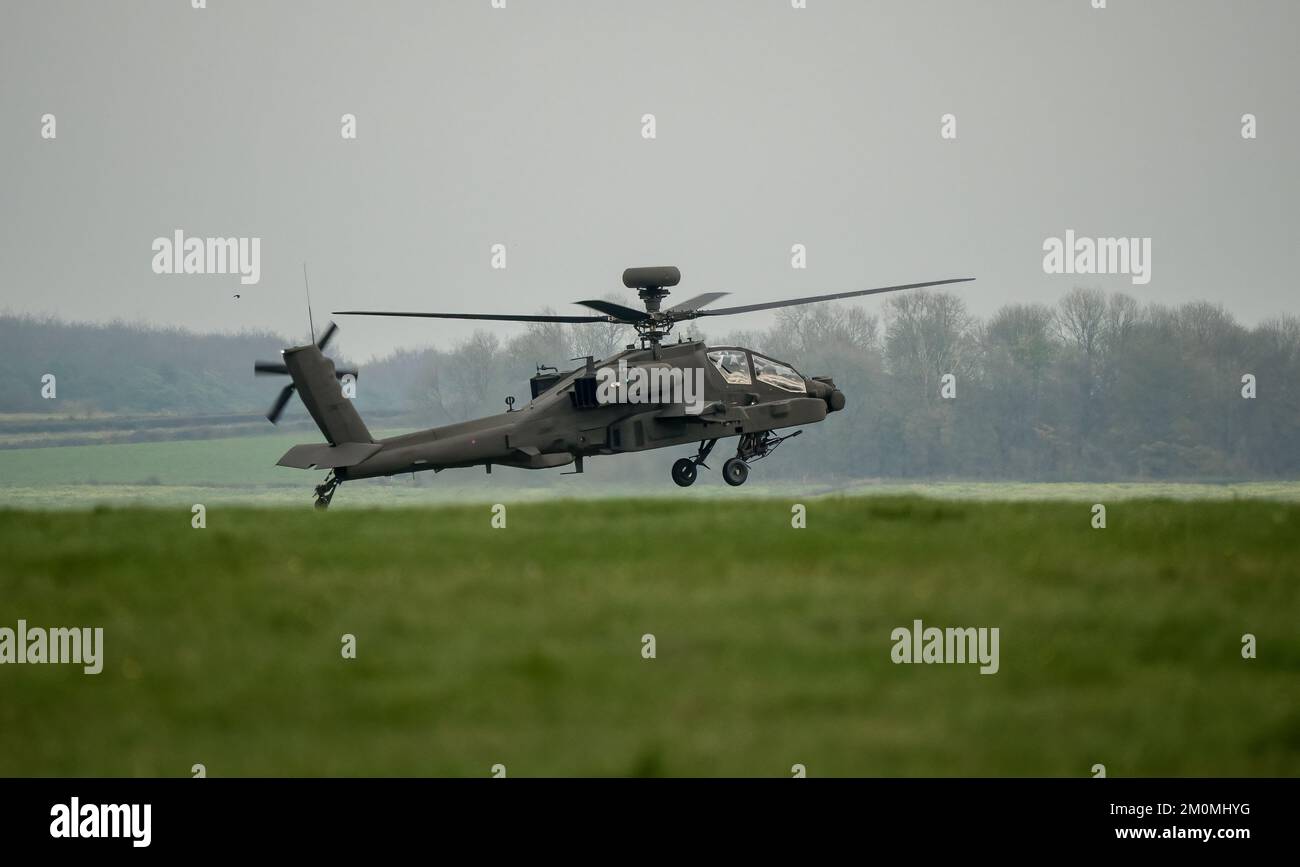close up side view of ZM722 British army Boeing Apache