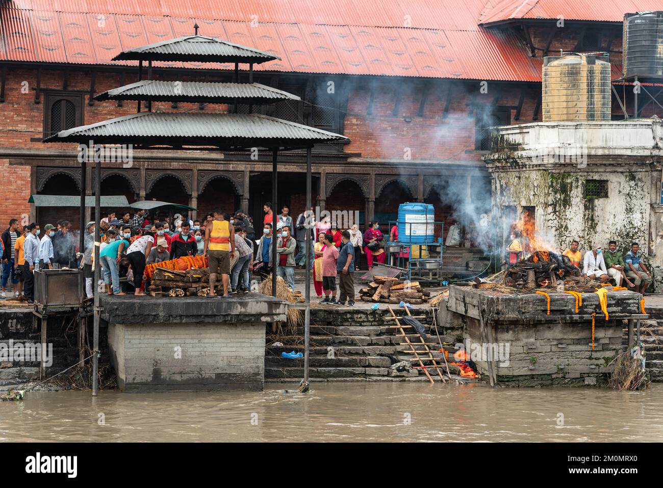 Cremations at Bagmati river, Kathmandu, Nepal Stock Photo