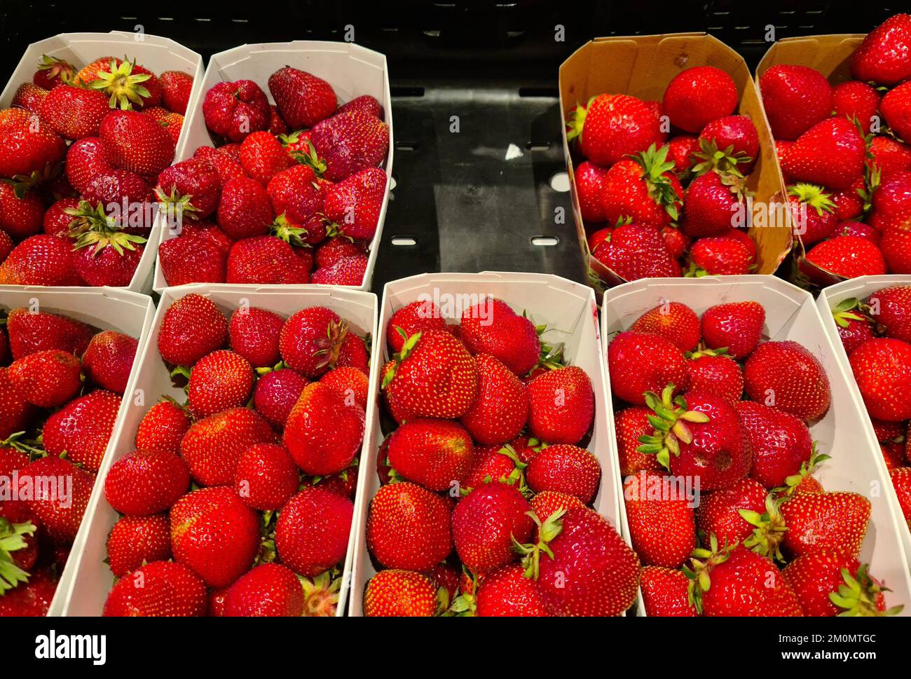 Strawberries In Store Strawberries supermarket hi-res stock photography and images - Alamy